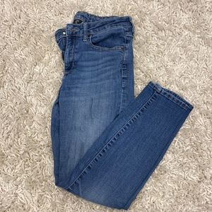 Size 4 GAP skinny jeans